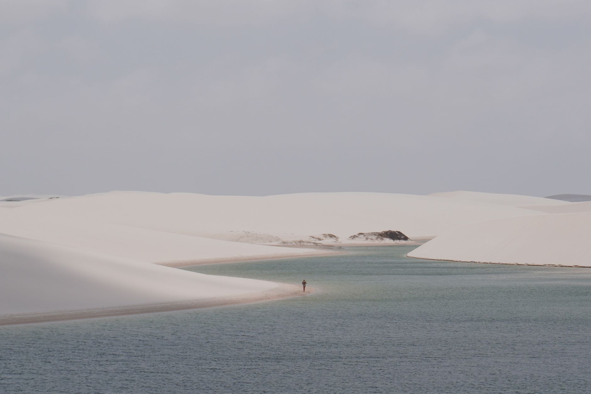 Dunas e lagoas cristalinas dos Lençóis Maranhenses